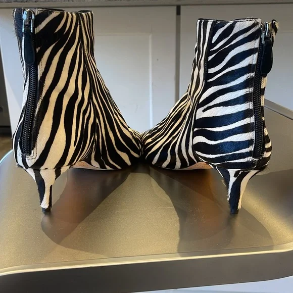 SOLD!!!!  ALEXANDRE BIRMAN PONY HAIR ZEBRA PRINT ZIP BOOTIE. 39.5 - Picture 6 of 11